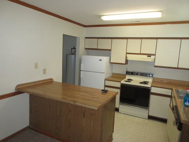 Building Photo - York Crossing Town Houses