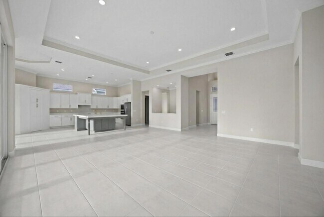 Building Photo - 5741 Beechnut Dr