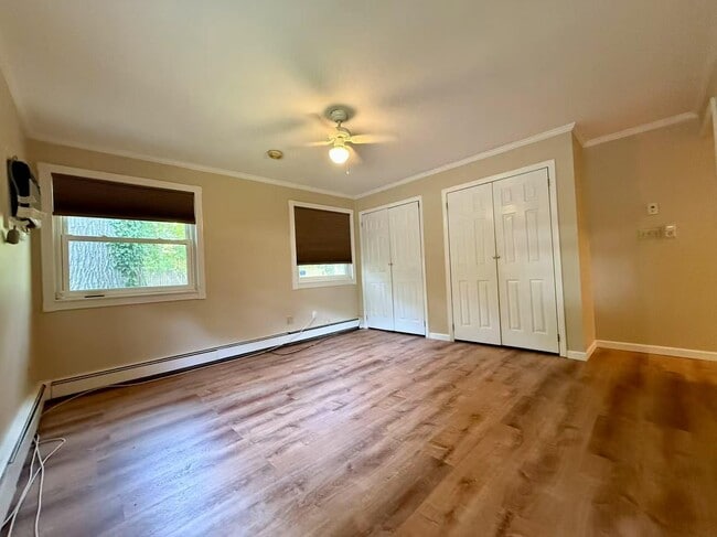 Building Photo - 90 University Heights Dr