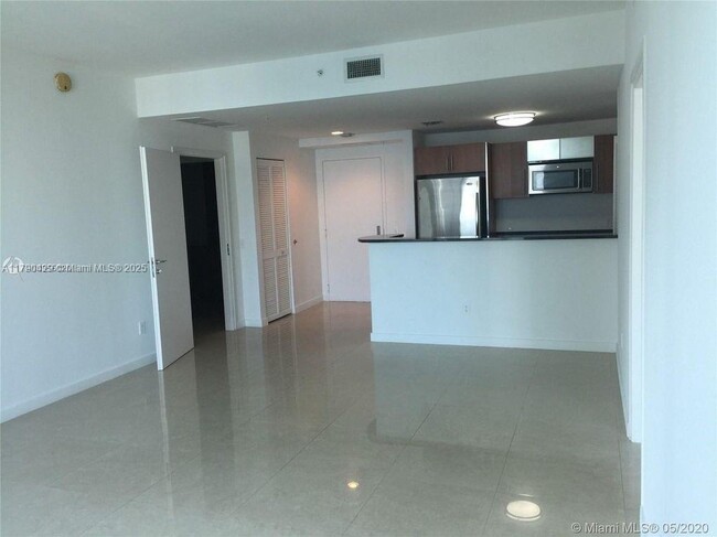 Building Photo - 300 S Biscayne Blvd