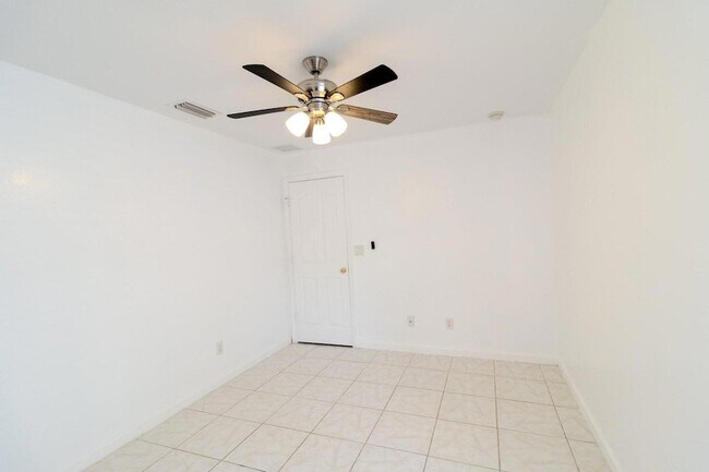 Building Photo - 3631 SW Kasin St
