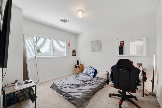 Building Photo - 20638 Patriot Park Ln