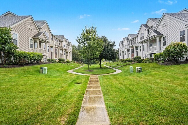 Building Photo - 24617 Patriot Square Dr S