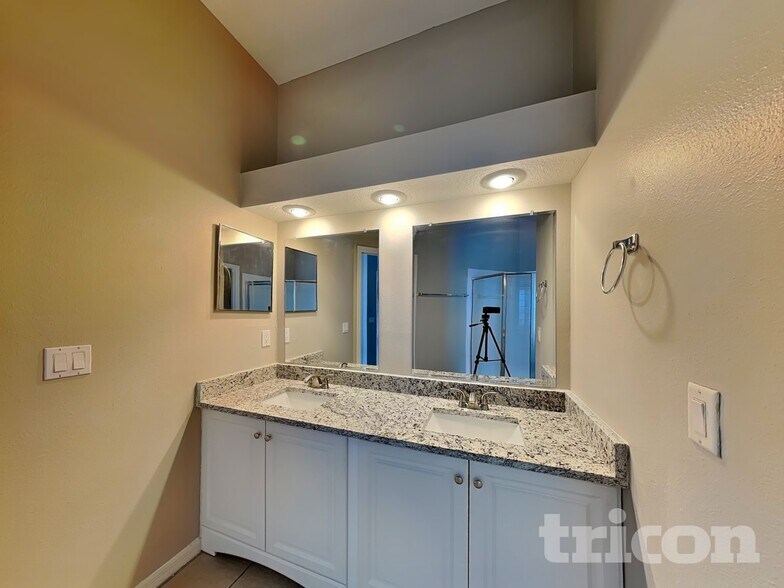 Building Photo - 11119 Bramblebrush St