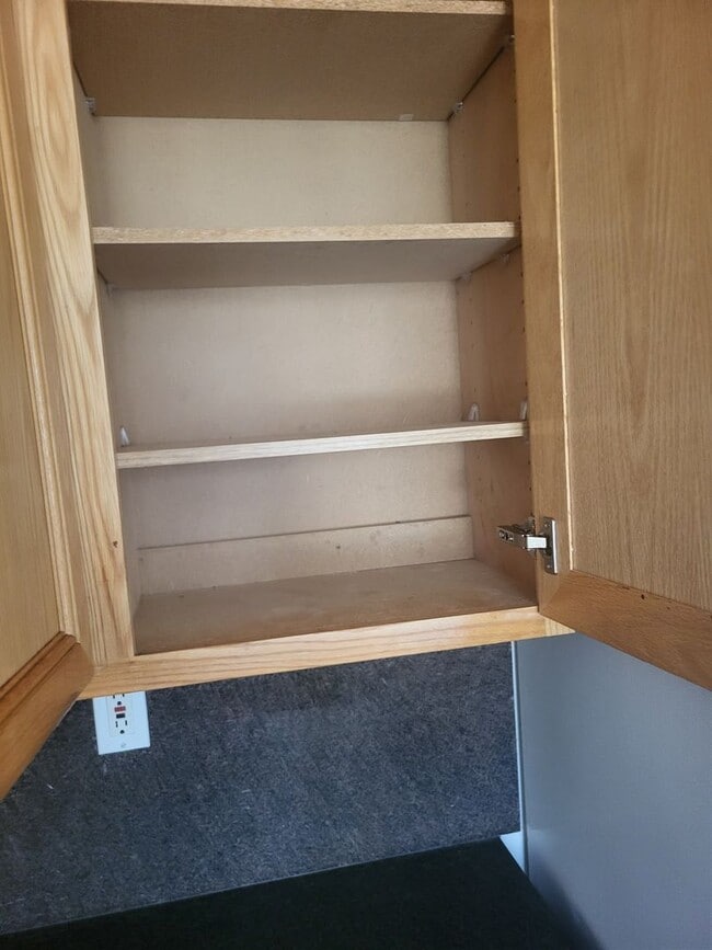 Building Photo - 5049 Pine Lake Ct