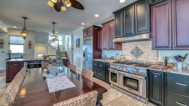 Building Photo - 909 N Cambridge Ave