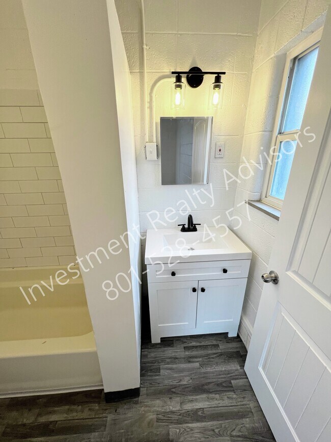 Building Photo - 2253 S 700 E