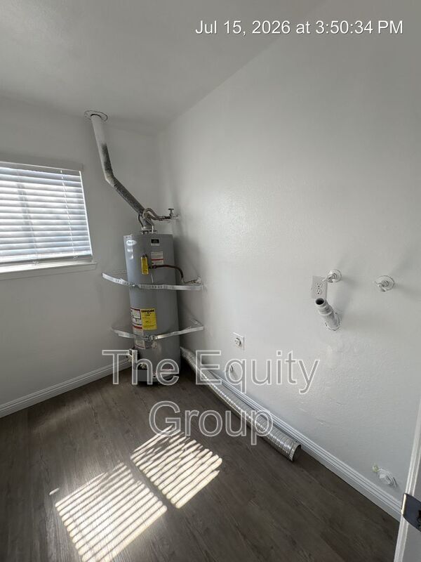 Building Photo - 388 Crestwood Ave
