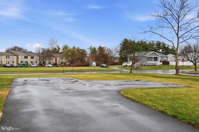 Building Photo - 4546 Rosemarie Dr