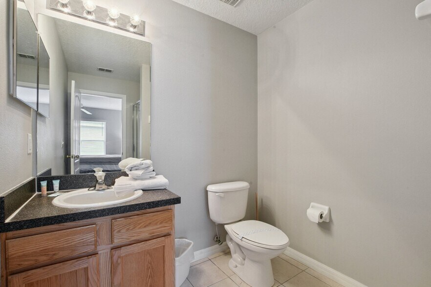 Building Photo - 661 Sandy Ridge Dr