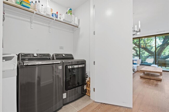 Building Photo - 900 S 1st St