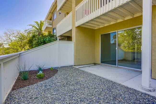 Building Photo - 2 Bedroom Oceanside Condo, with Private Ya...