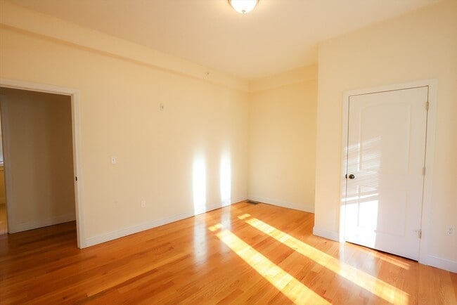 Building Photo - 29-33-33 Highland Ave