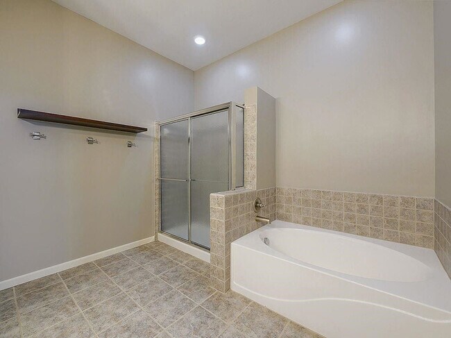 Building Photo - 285 Skyview Ct