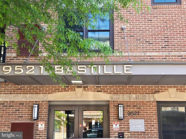 Building Photo - 9521 Bastille St