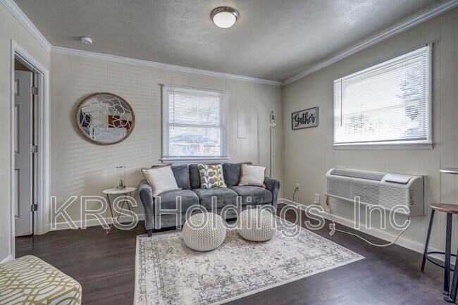 Building Photo - 3147 Parkdale Rd