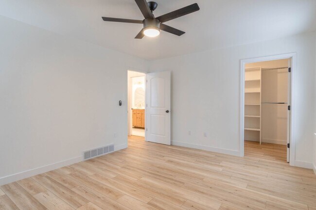 Building Photo - 3 Bedroom Single Family