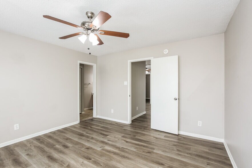 Building Photo - 9117 Cherry Grove Ct