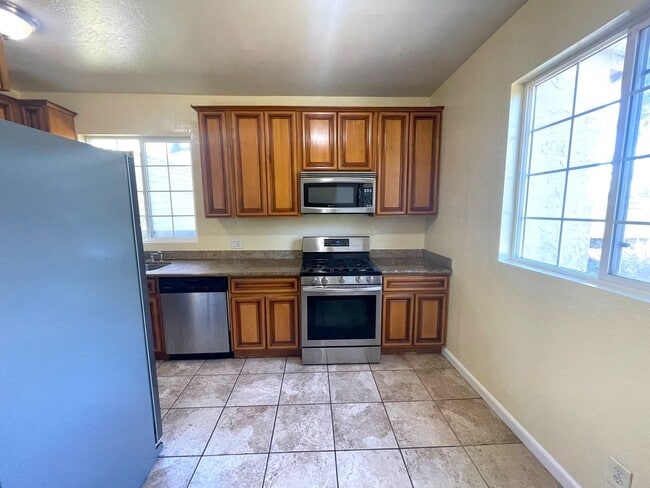 Building Photo - ~Berkeley School District~ Single Family Home - Huge Backyard!