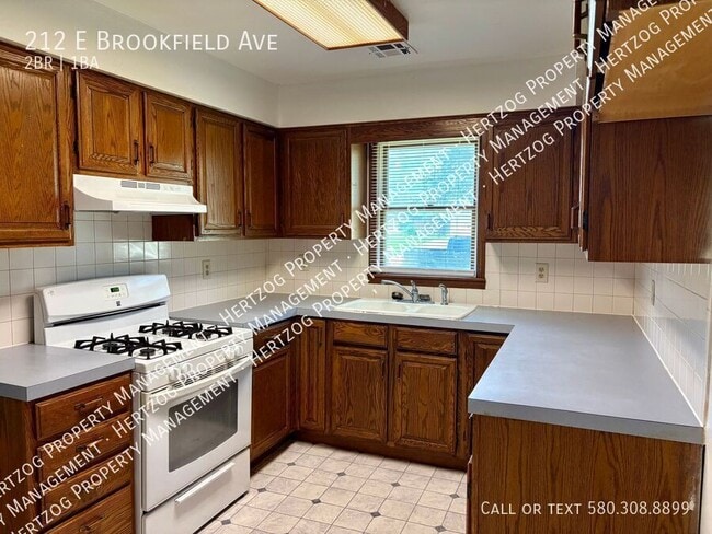 Building Photo - 212 E Brookfield Ave