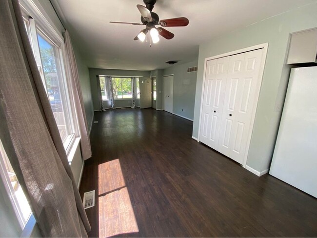Building Photo - 3435 Charlotte Dr