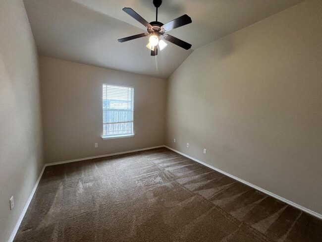 Building Photo - 4205 Cambridge Dr