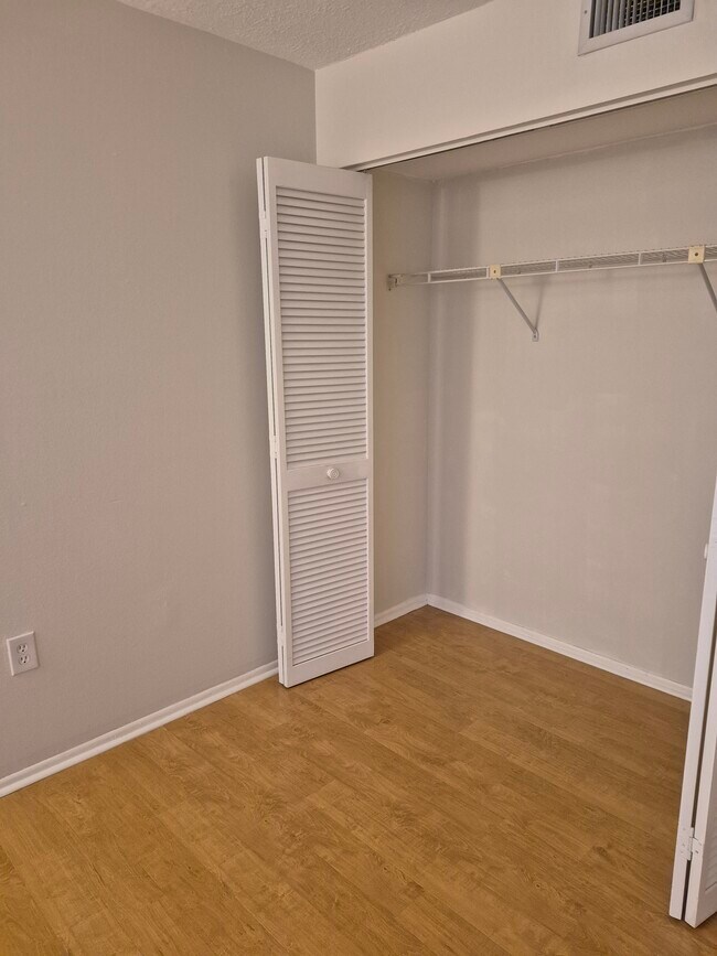 Building Photo - 5745 Summerside Ln