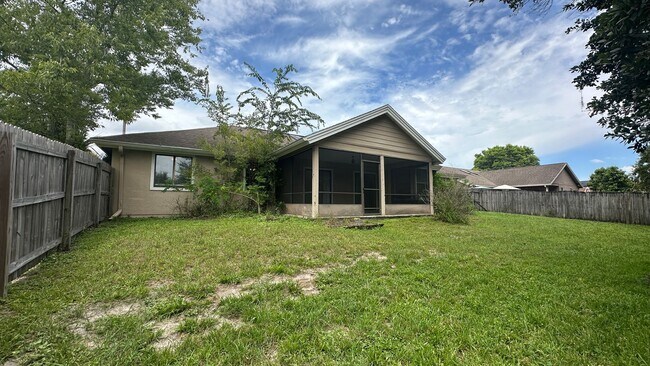 Building Photo - 487 Carrigan Ave