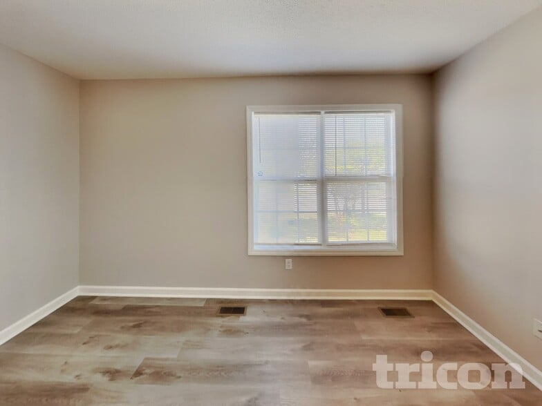 Building Photo - 701 Avondale Dr