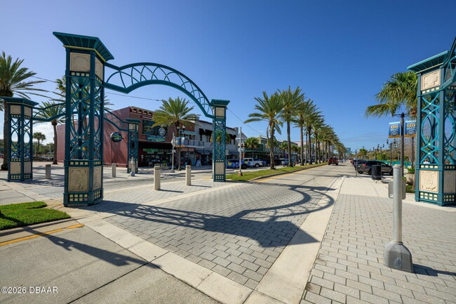 Building Photo - 633 S Palmetto Ave