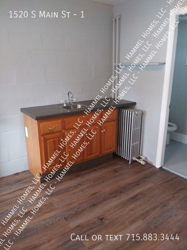 Building Photo - 1520 S Main St