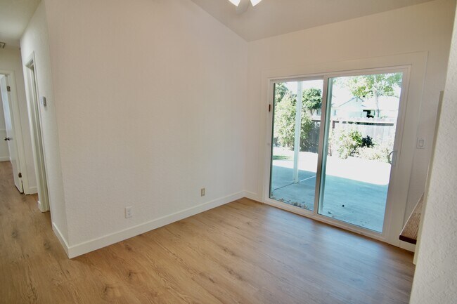 Building Photo - 4400 Sunrise Ct