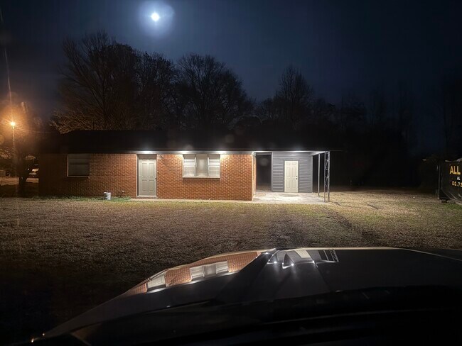 Building Photo - Doris