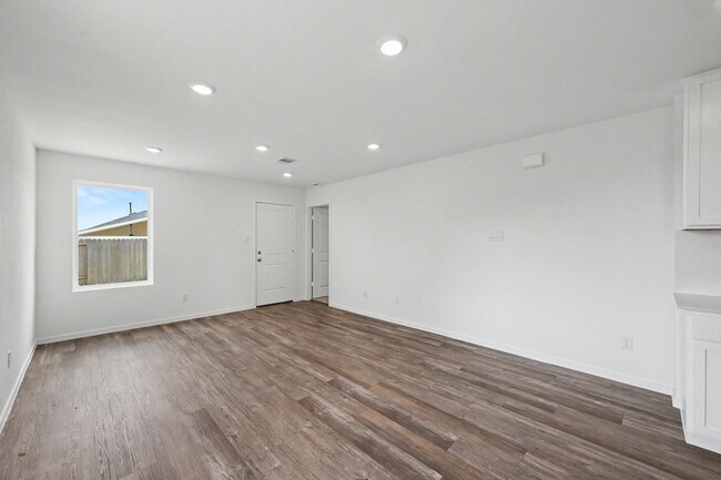 Building Photo - 40839 Hawthorne Glades St