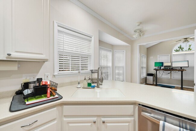 Building Photo - 9429 Shallcross Way