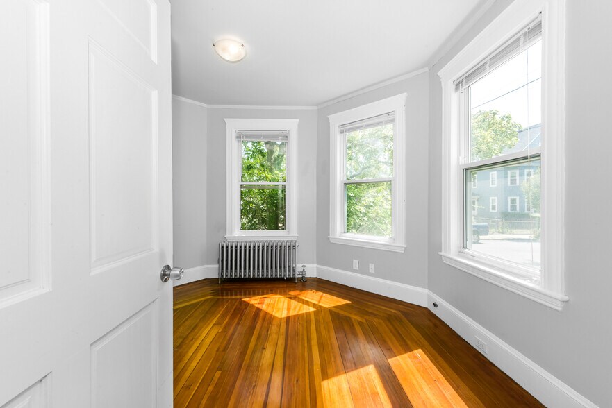 Building Photo - 46 Hobson St