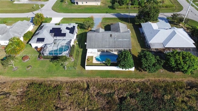 Building Photo - 5402 NW Emblem St