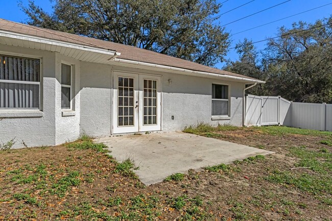 Building Photo - 2205 Bluegrass St