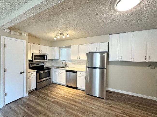 Building Photo - MOVE IN SPECIAL! 2 Bedrooms with Private Bathrooms | Walk-In Closets | Laundry Hookups