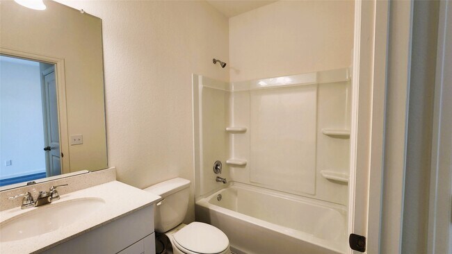 Building Photo - 6335 Highland Trl Dr