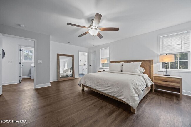 Building Photo - 521 N Hale St