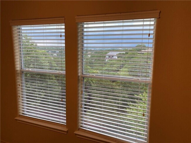 Building Photo - 2670 Crazyhorse Pass