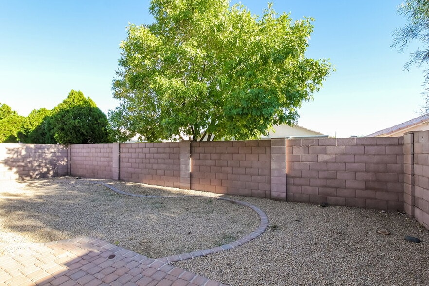 Building Photo - 3319 W Louise Dr