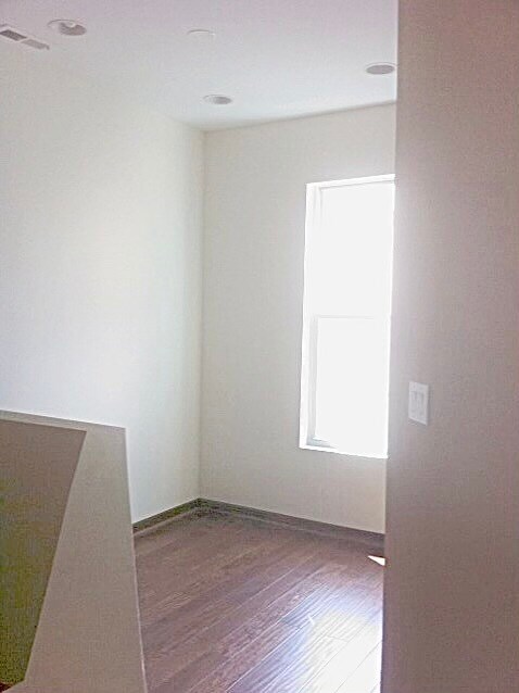 Building Photo - 3327 N Hamilton Ave