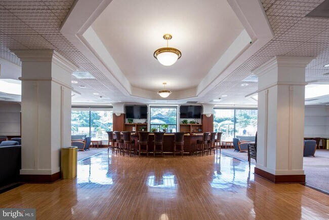 Building Photo - 307 Yoakum Pkwy