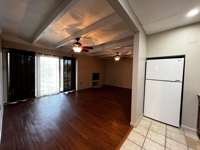 Building Photo - 1008 S College Rd