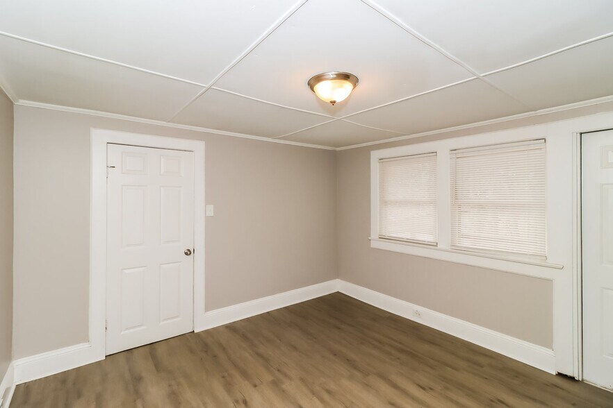Building Photo - 320 S Cline Ave