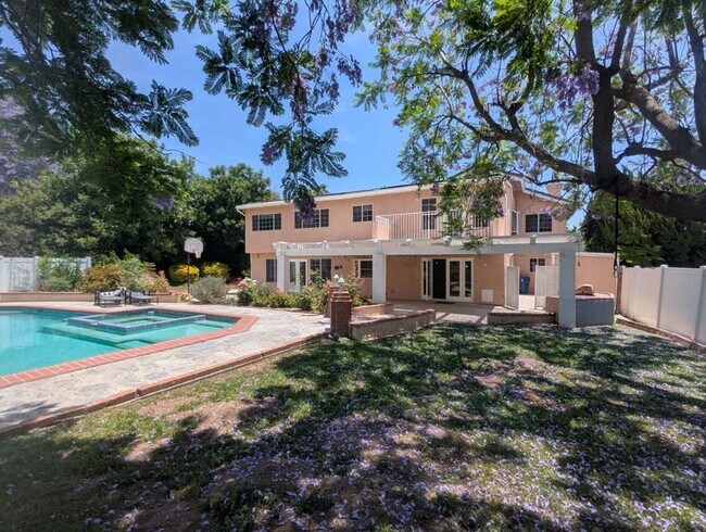 Building Photo - Beautiful and Spacious 4 Bed, 3 Bath Home ...