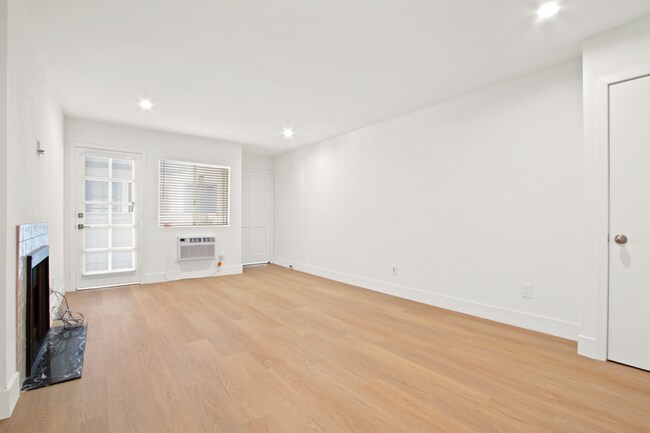 Building Photo - 11737 Courtleigh Dr