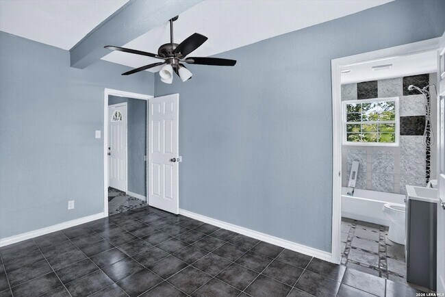 Building Photo - 5318 Costa Mesa St